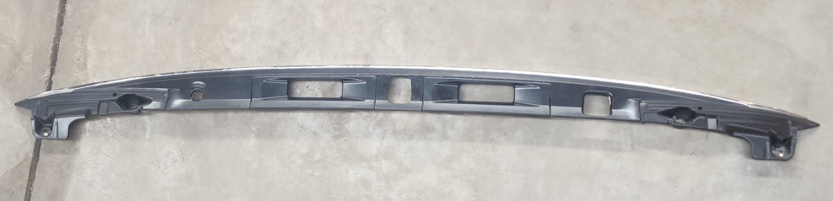 GS TAILGATE TRIM