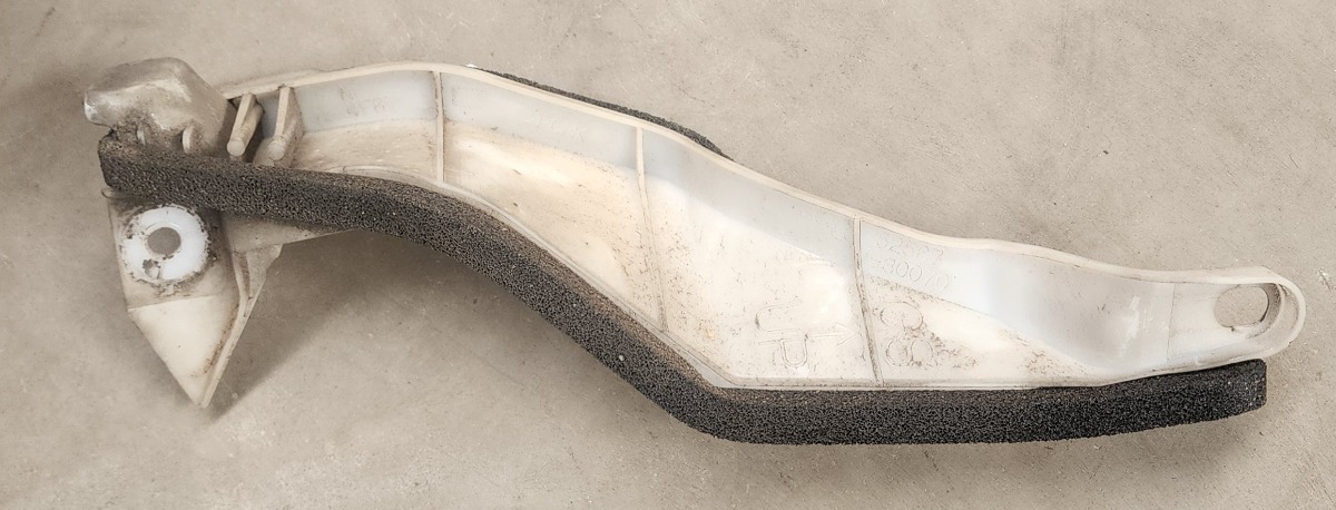 GS RIGHT REAR LOWER BUMPER RETAINER