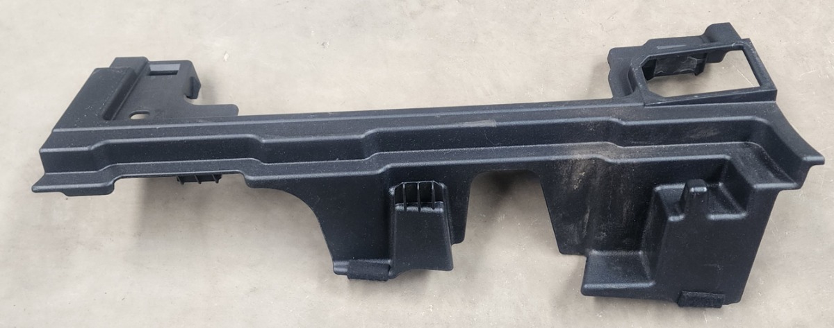 GS RIGHT BOOT TRIM