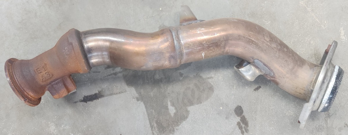 Hilux 2.4 GD Turbo-Compressor Outlet Tube