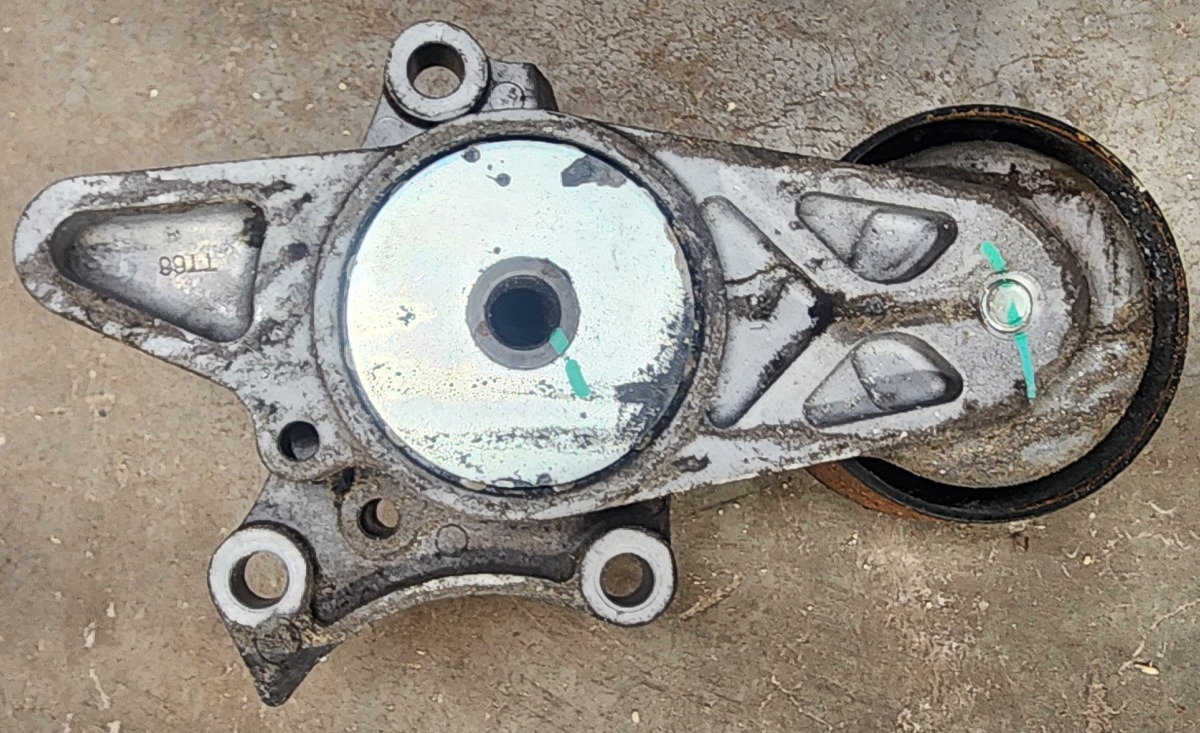 HILUX 2.4GD BELT TENTIONER