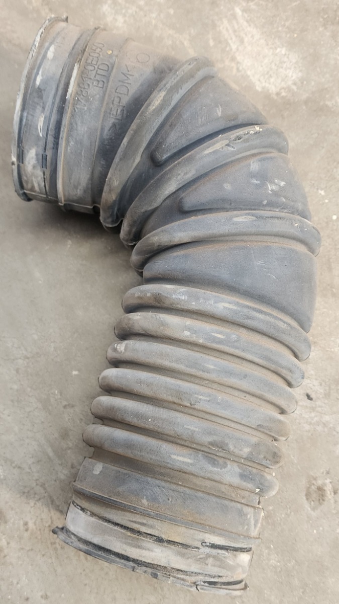 HILUX 2.4 GD AIR CLEANER HOSE
