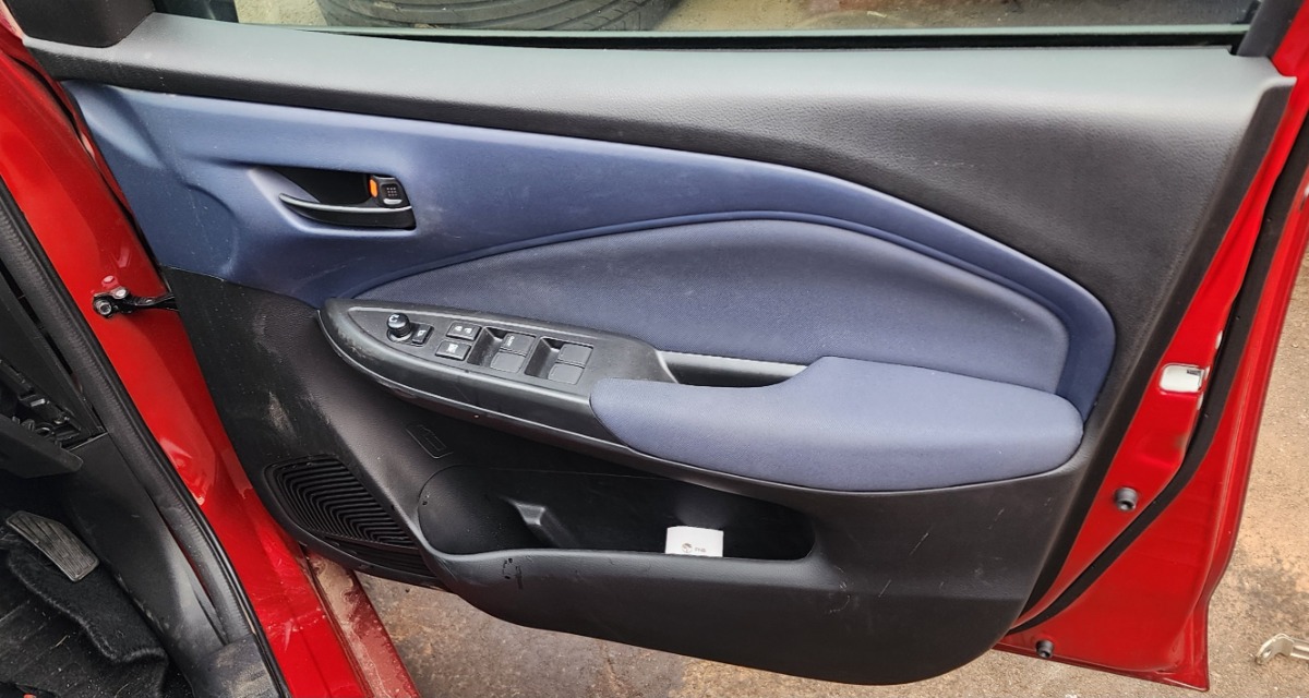 STARLET RIGHT FRONT DOOR PANEL