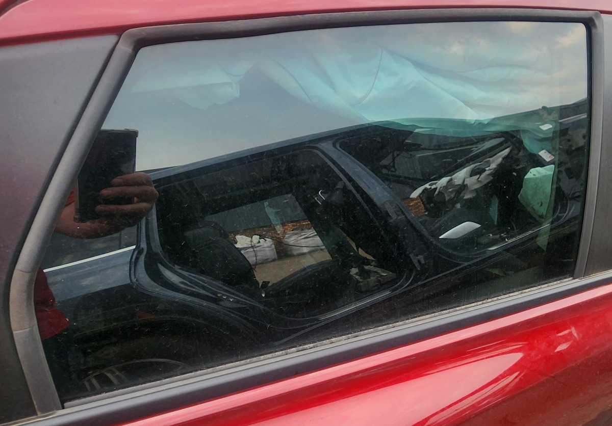 STARLET RIGHT REAR DOOR GLASS