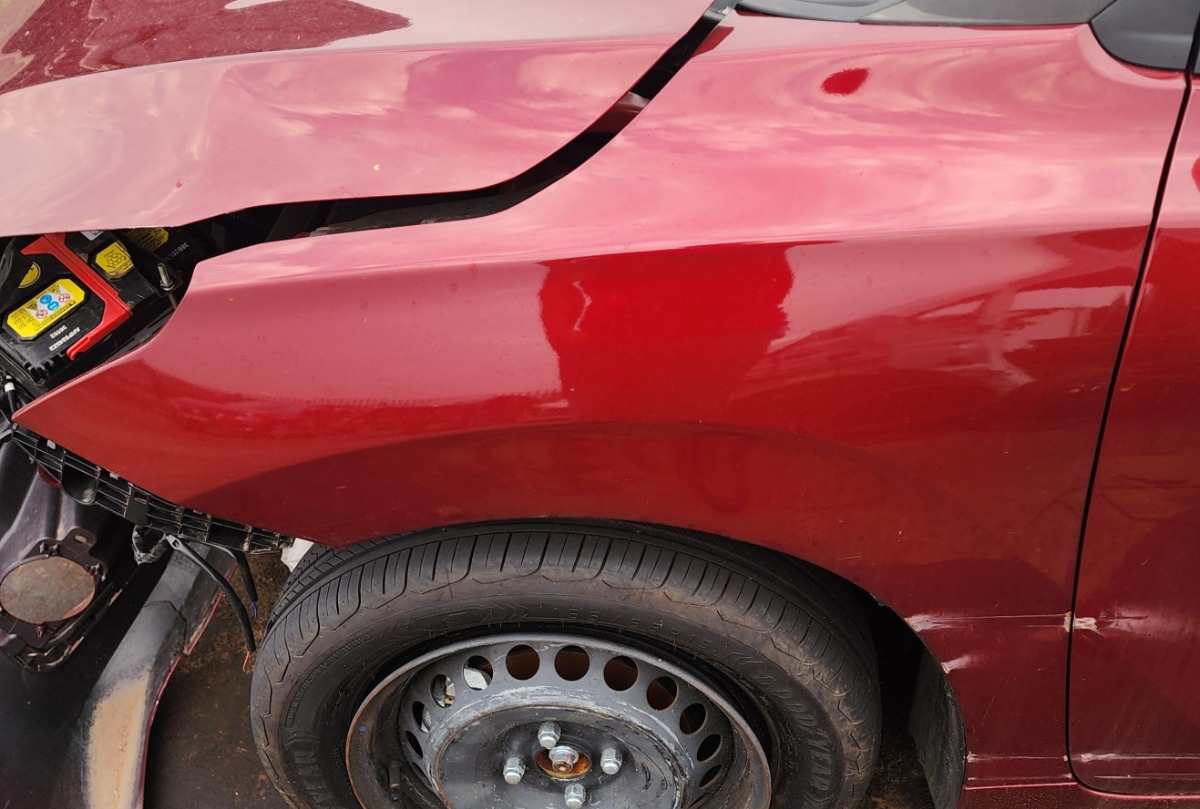 STARLET LEFT FRONT FENDER (MINOR DAMAGE)