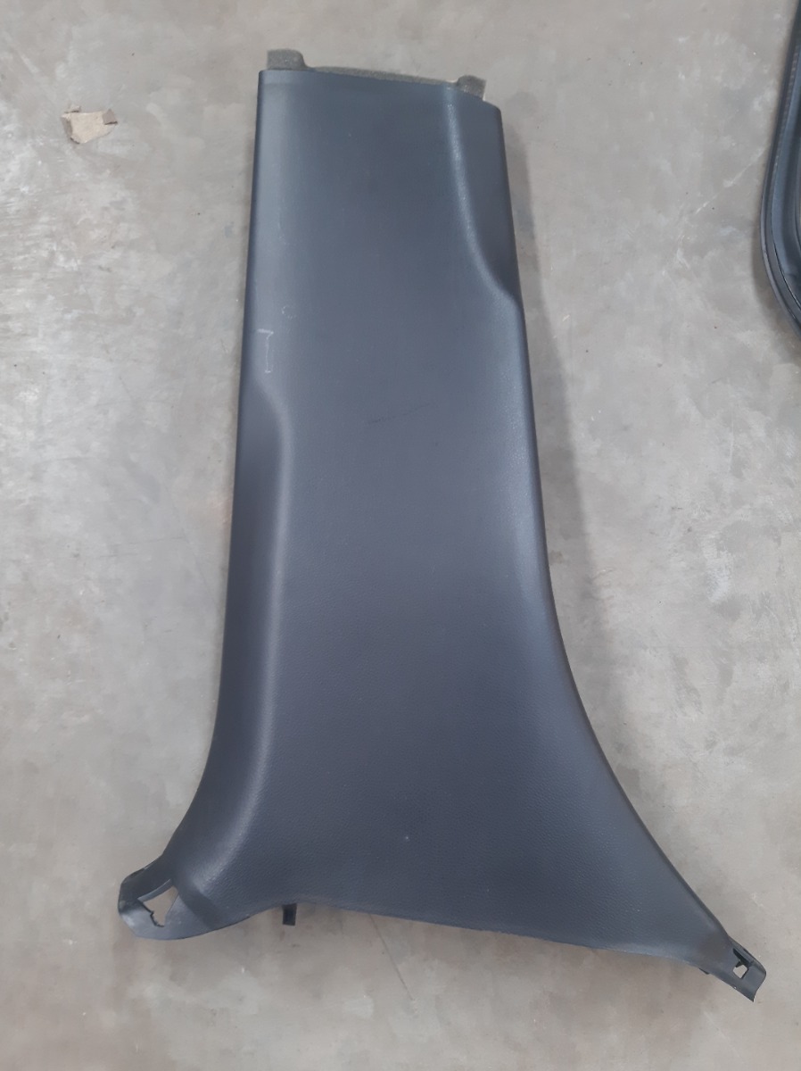 W166 GL 63 LEFT B-PILLAR COVER