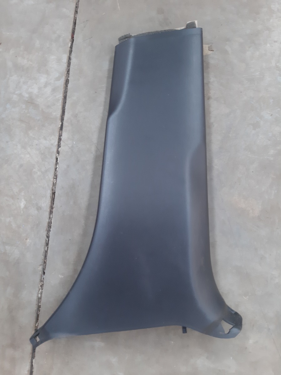 W166 GL 63 RIGHT B-PILLAR TRIM