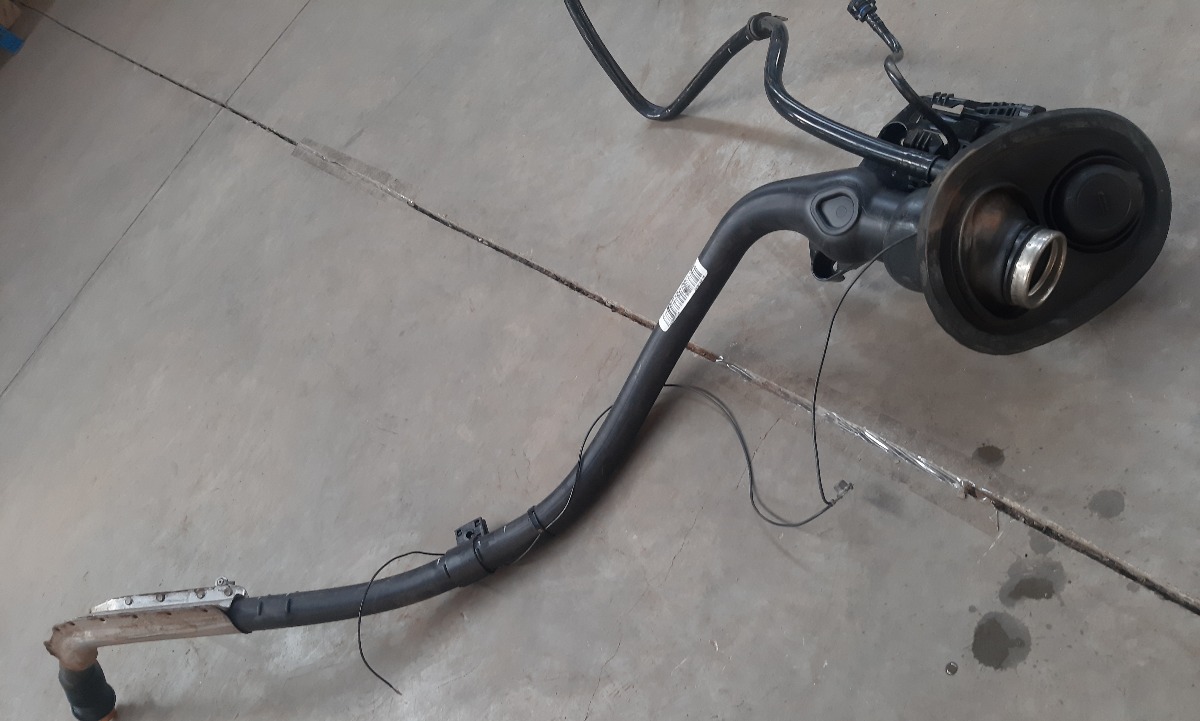 W166 GL 63 FUEL FILLER HOSE