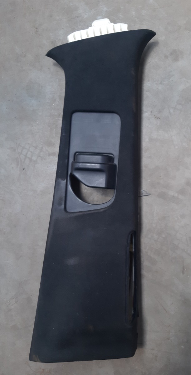 W166 GL63 RIGHT B-PILLAR SEATBELT TRIM