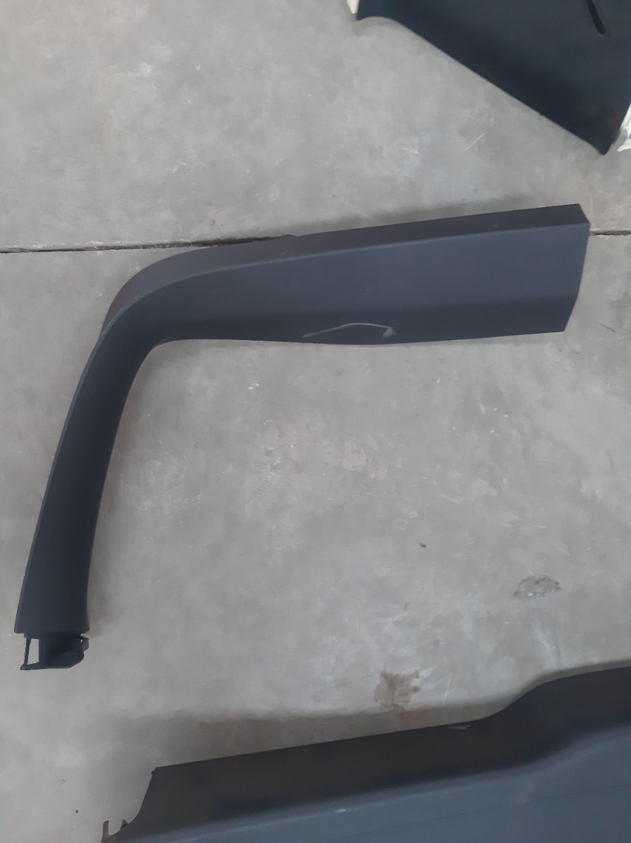 W166 GL63 RIGHT TAILGATE TRIM