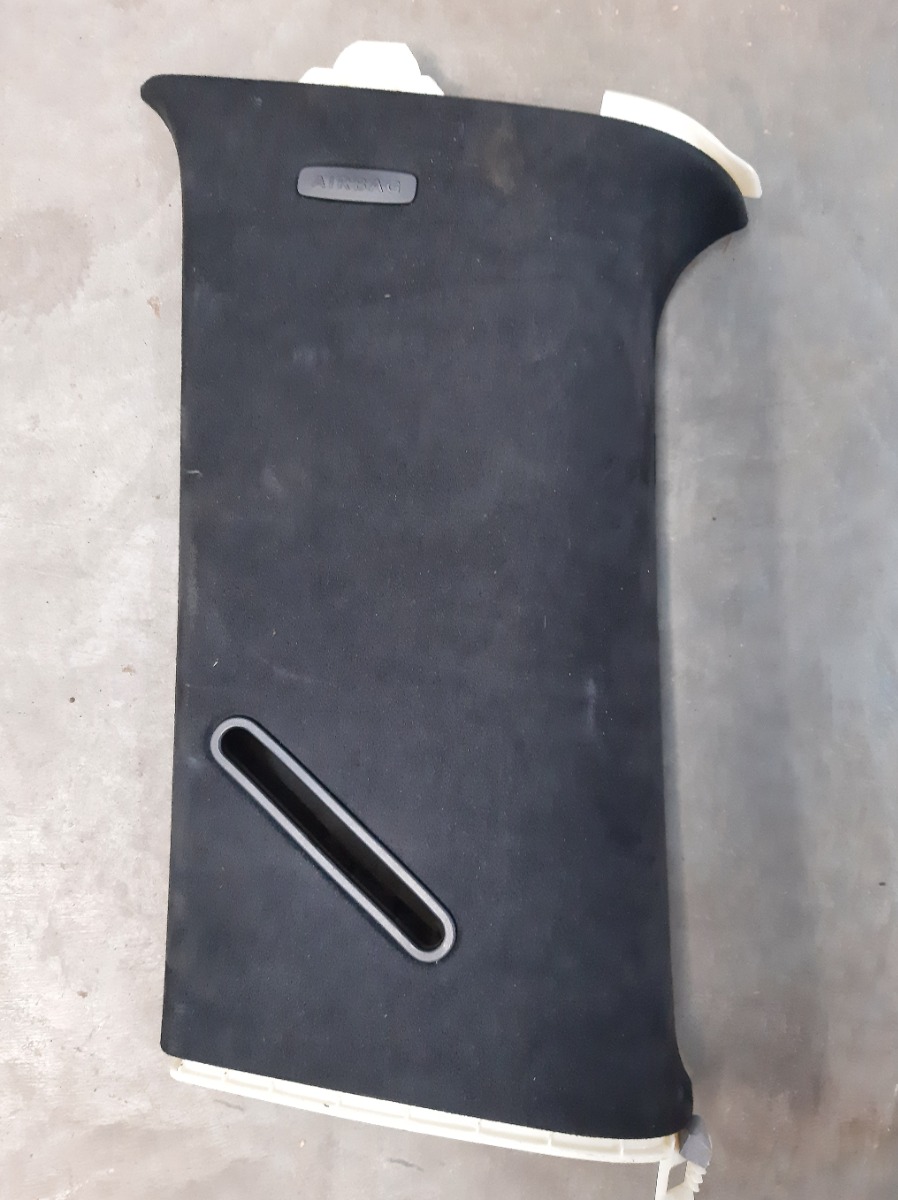 W166 GL63 RIGHT C-PILLAR TRIM