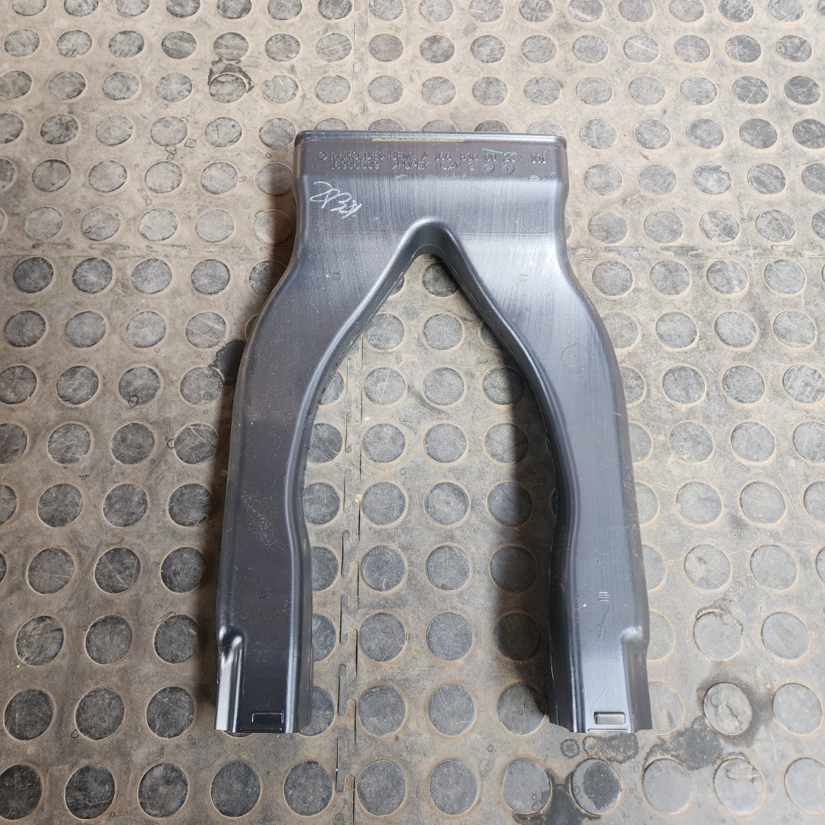 W166 GL63 AIR DUCT