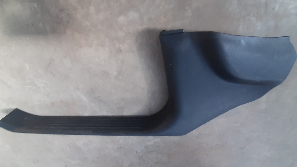 W166 GL 63 LEFT ENTRANCE PANEL