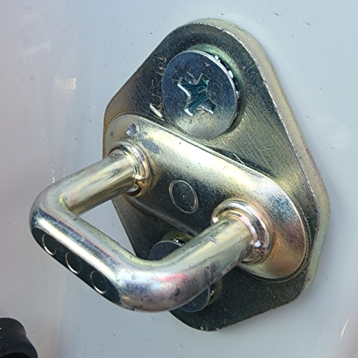 STARLET CROSS LEFT FRONT DOOR STRIKER