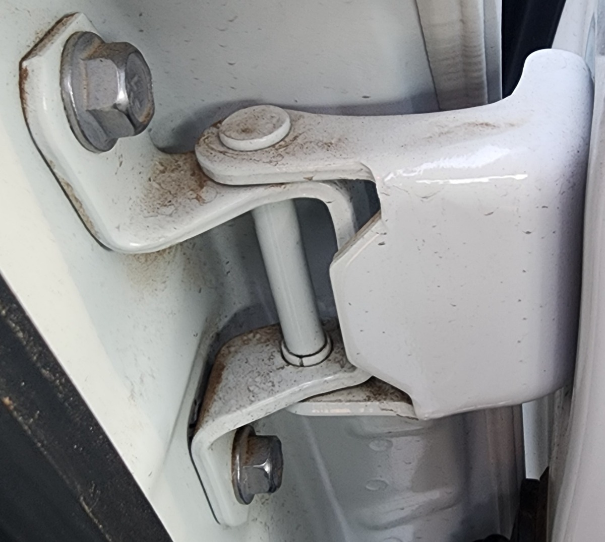 STARLET CROSS LEFT REAR UPPER DOOR HINGE