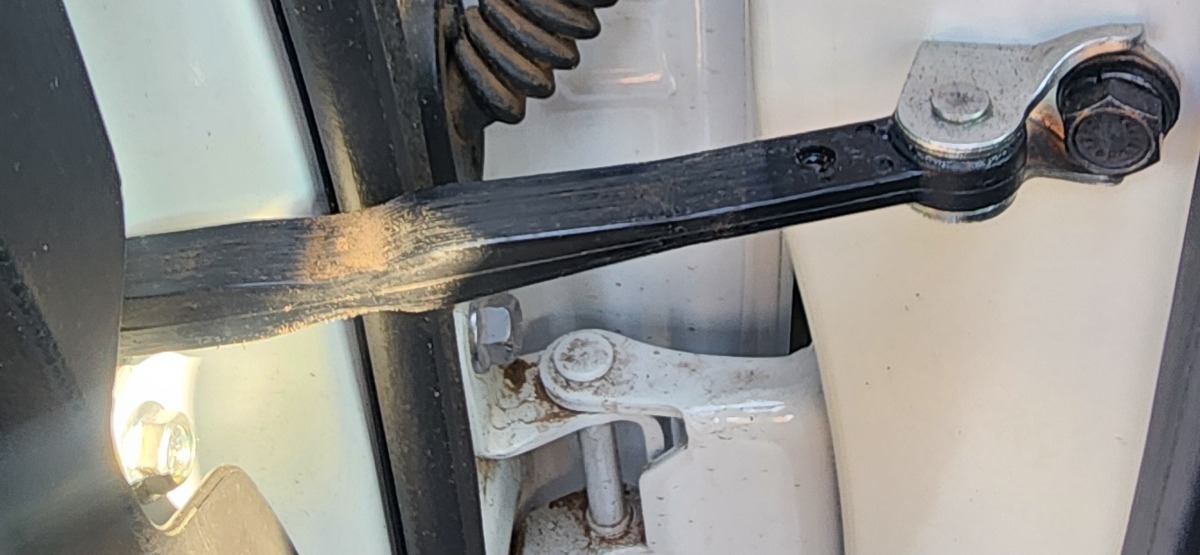 STARLET CROSS LEFT REAR DOOR STOP