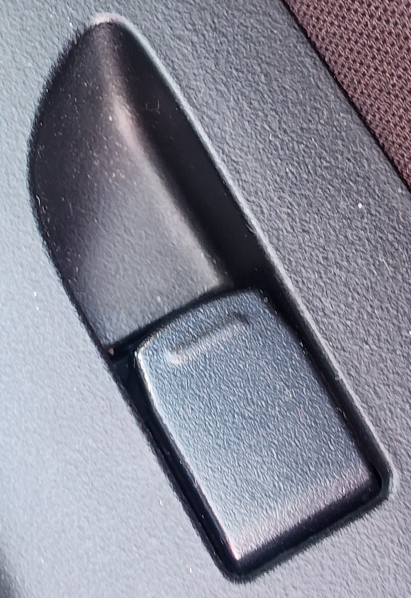 STARLET CROSS RIGHT REAR WINDOW SWITCH
