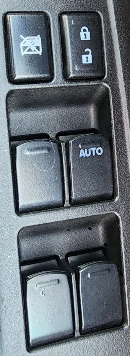 STARLET CROSS RIGHT FRONT WINDOW SWITCH