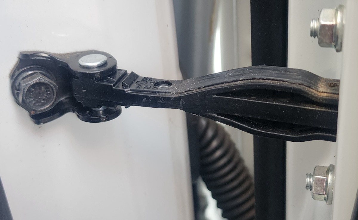 STARLET CROSS RIGHT FRONT DOOR STOP