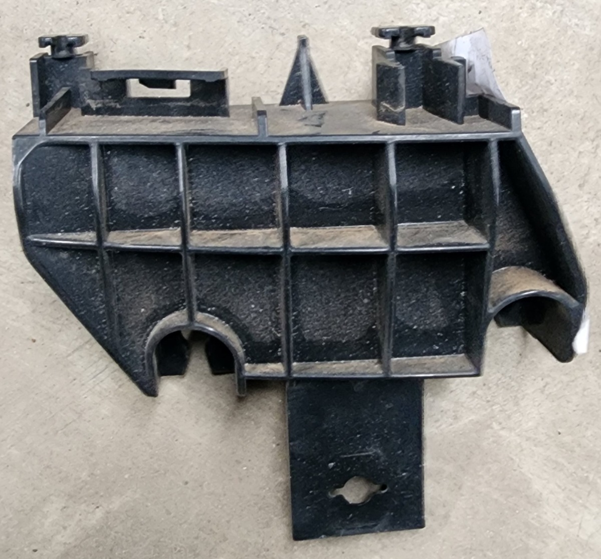 GS LEFT REAR UPPER BUMPER BRACKET