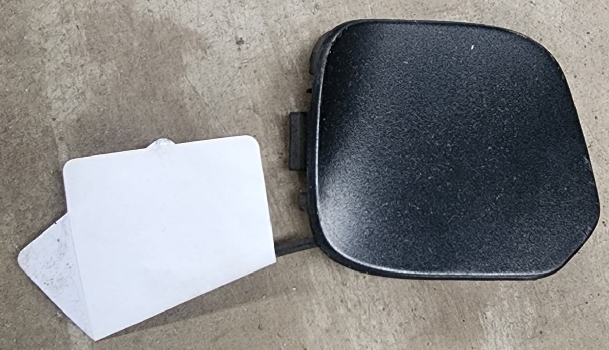 GS REAR BUMPER TOW COVER