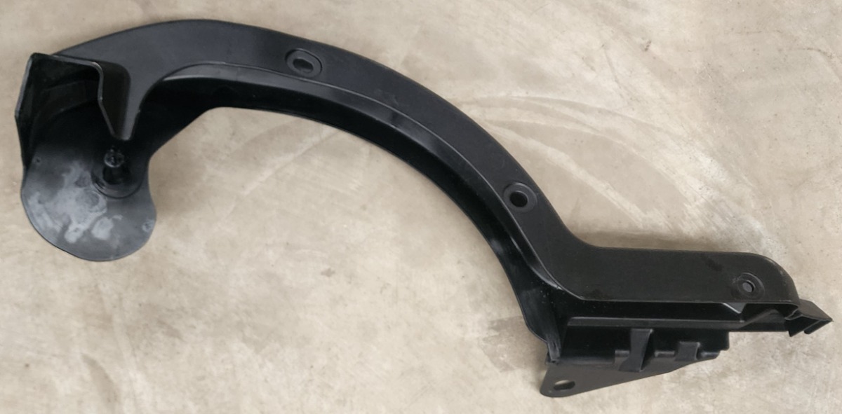 GS RIGHT BOOT HINGE COVER
