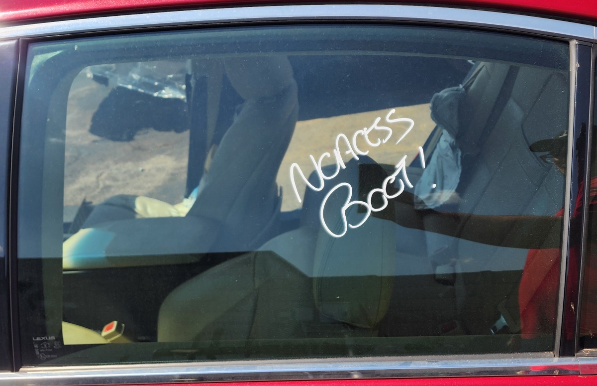 GS LEFT REAR DOOR GLASS