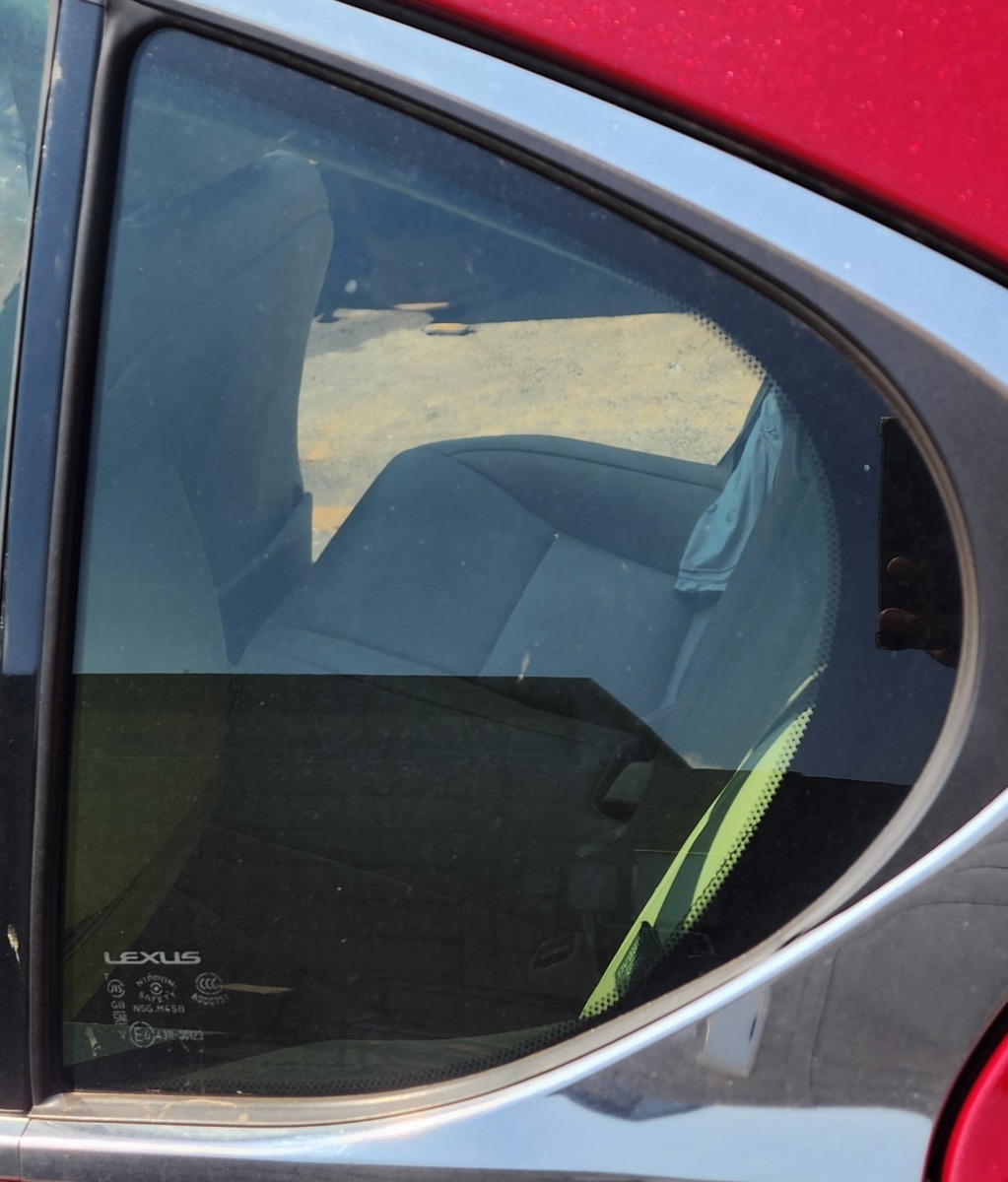 GS LEFT REAR QUARTER GLASS