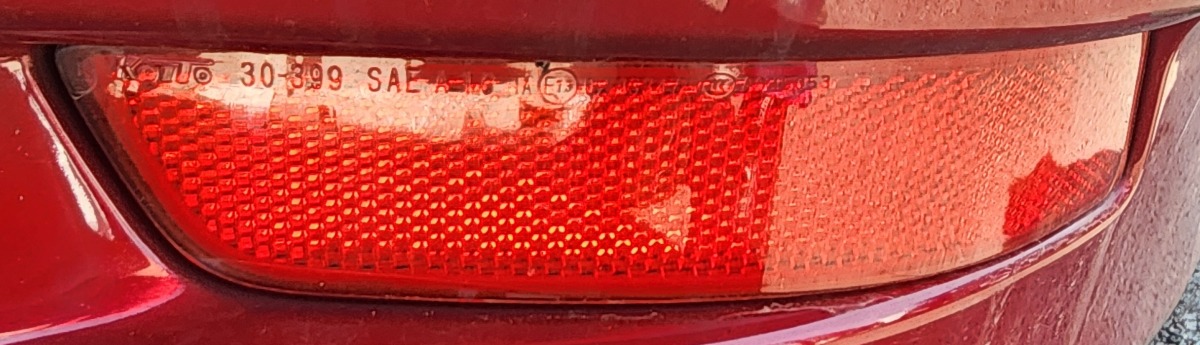 GS RIGHT REAR REFLECTOR