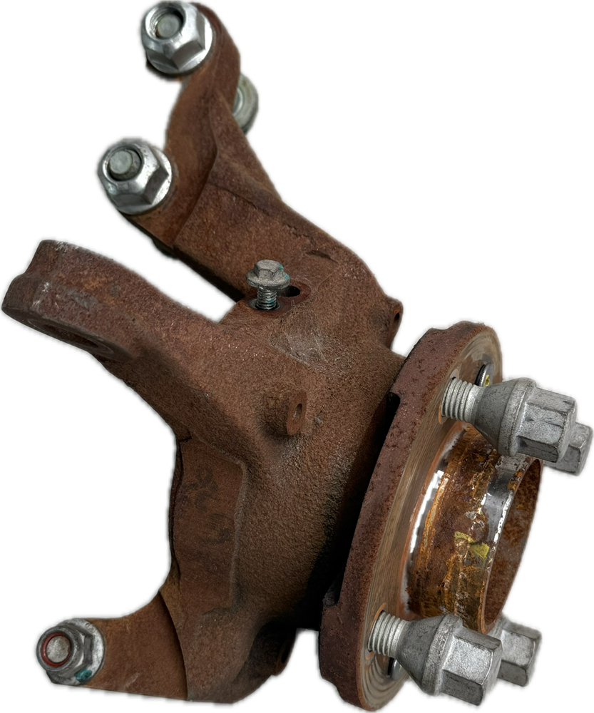 NISSAN MAGNITE FRONT HUB AND KNUCKLE RIGHT SIDE