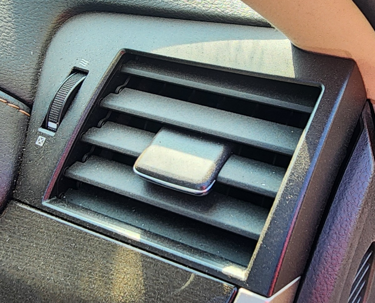 GS RIGHT DASH VENT