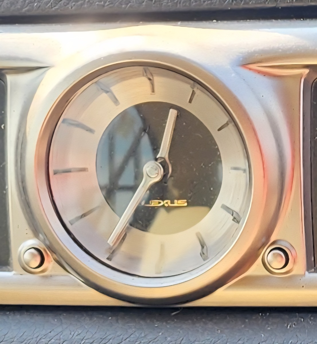 GS CENTRE INTERRIOR CLOCK
