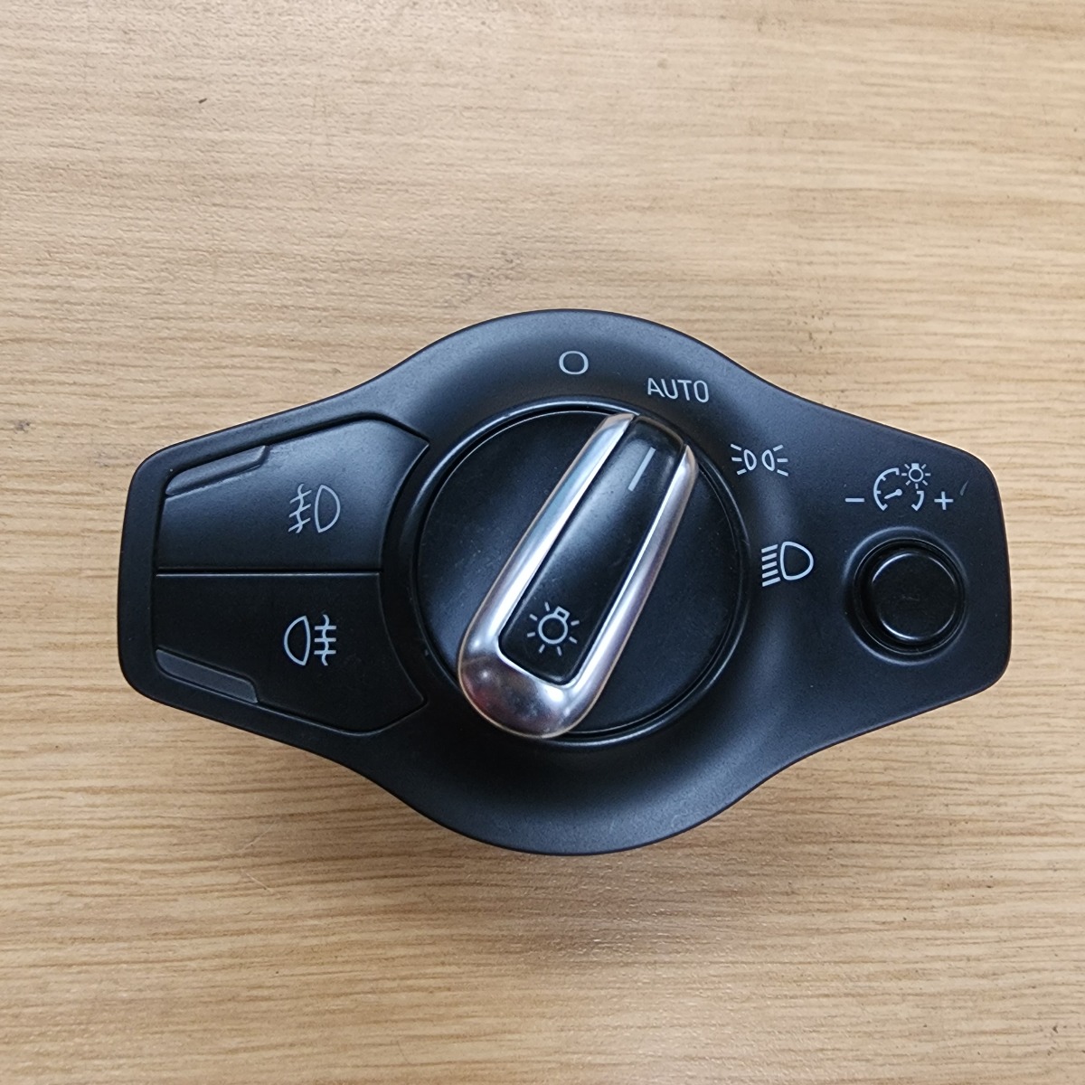 A4 B8 HEADLIGHT SWITCH