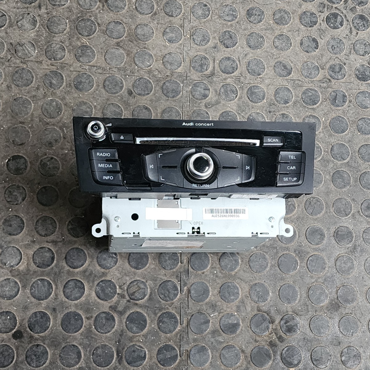 A4 B8 RADIO